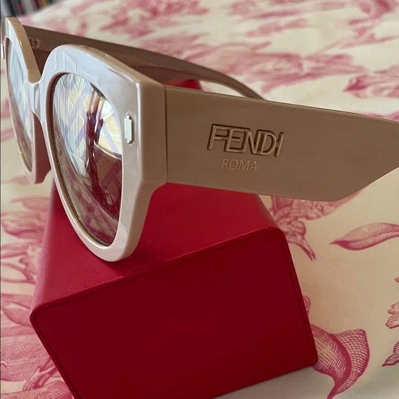 Fendi Blush Pink Logo Lens Sunglasses Fendi Blush Pink Logo Lens Sunglasses main image 2